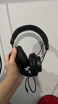 Headset - Image 1 of 3