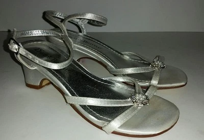 Davids Bridal white satin strappy rhinestone pearl low Carly heels. girls 13 - Изображение 1 из 4