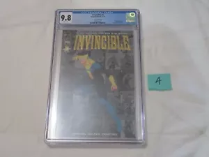 Cómics bóveda en vivo de oro amarillo invencible grado 9,8 universal grado 9,8 - Imagen 1 de 12