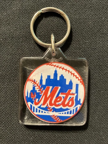 Vintage 1980s NEW YORK METS Hard Plastic Keychain Key Ring Chain Fob Hong Kong Cover