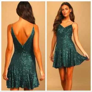 Mini Vestido Lulus Talla XS Verde Lentejuelas Columpio Tirantes Espalda Profunda V Nuevo con Etiquetas - Imagen 1 de 8