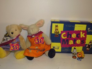 1995 Muffy and Hoppy Checkmates with Chess Set (Damaged)