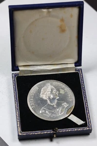1961 Great Britain Queen Elizabeth Royal Institution For The Blind Opening Medal - Picture 1 of 4