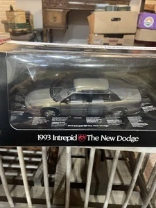 Brookfield Collectors Guild 1993 Dodge Intrepid Promotional Model 1:24 Scale - Picture 1 of 3