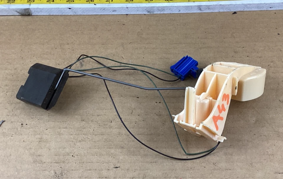 2011-2015 BMW 7 Series 740i Fuel Level Sensor OEM - Image 1 of 4