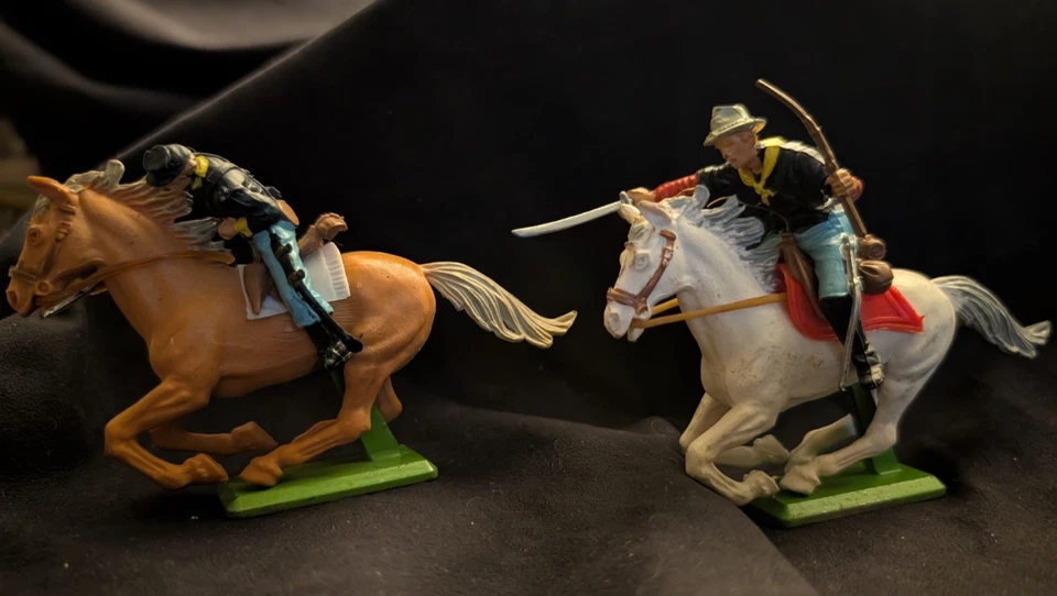 1971 Deetail Britains LTD Lot of 2 Civil War soldiers on Horseback figures - Image 1 of 3