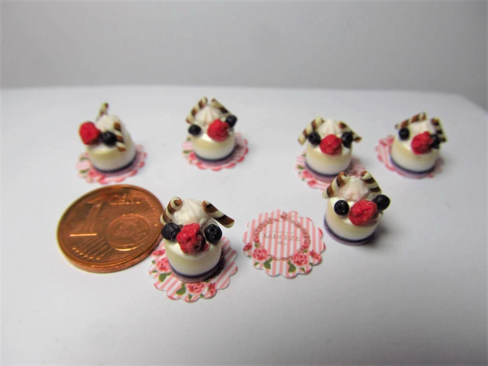 SMILETIGGERS MINIATUREN *~* 2 Laduree Beeren Törtchen auf kleinen Tablett *~*