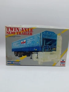 1/32 NEU in offener Box Rarität ESCI SNAP TOGETHER DOPPELACHS-AUFLIEGER NO 304 KIT - Bild 1 von 3