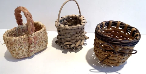 3 Vtg Handwoven Mini Baskets 2 Signed. Each About 3" As Found Cover