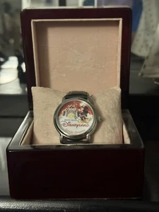 Hong Kong Disneyland Grand Opening Uhr. - Bild 1 von 1