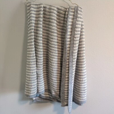 COBERTOR DE ARREMESSO COCOGIO Cinza Branco 55x55 MISTURA DE LÃ Itália FLAW - Imagem 1 de 4