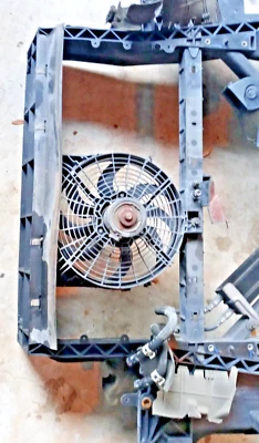 05-09 NISSAN ARMADA-TITAN-INFINITI QX56-SOPORTE RADIADOR+VENTILADOR+BOCINA -TODO OEM Foto 1 de 4