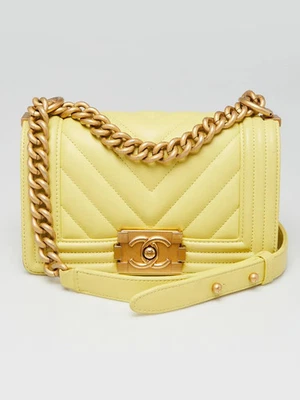 Bolso Chanel Amarillo Chevron Acolchado Piel de Cordero Pequeño Niño Foto 1 de 4