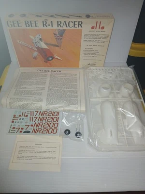 Модель набор неиспользованный - Williams Bros Gee Bee R-1 гонщик масштаб 1/32 модель набор открытая коробка - Изображение 1 из 4