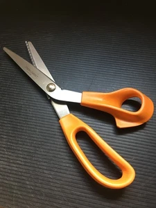 Vintage Fiskars Stainless Steel Pinking Share Scissors w/ Orange Handle USA Made - Picture 1 of 5