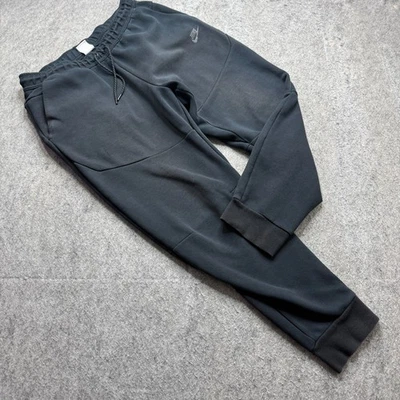 Calça jogger Nike Sportswear Tech fleece masculina GG preta cônica 28" slim fit b038 - Imagem 1 de 4