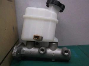 585102G100 OEM Brake Master Cylinder Kia Magentis 2006-2010 Kia Optima 2006-2010 - Picture 1 of 6