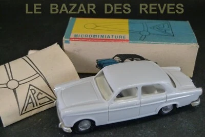 POLITOYS.  ALFA ROMEO GIULIETTA TI.  (plastique).  Ref: 32. + Boite. - Photo 1/4