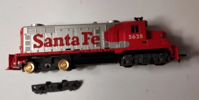 HO Scale Tyco Santa Fe  Locomotive no 5628 Needs Work Vintage - Image 1 of 4