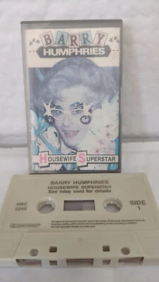 BARRY HUMPHRIES-HOUSEWIFE SUPERSTAR -DAME EDNA EVERIDGE.CASSETTE./EXCELLENT — 第 1/2 张图片