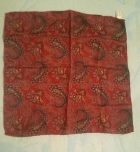 ABBIGLIAMENTO UOMO - FAZZOLETTO DA TASCHINO - SETA 100% - VINTAGE - 28 x 28 CM - Foto 1 di 6