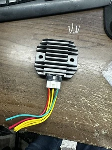 REGOLATORE DI TENSIONE PER YAMAHA T MAX TMAX T MAX 500 2001-2006 SPINOTTO 5 PIN - Picture 1 of 4