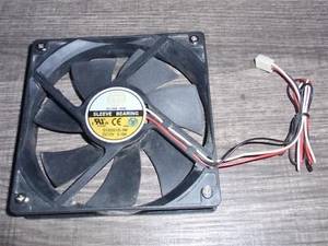 Globe Lüfter S1202512L-3M Computergehäuse Lüfter 3-polig 3-Draht DC 12 Volt 0,18 A 120 mm - Bild 1 von 7