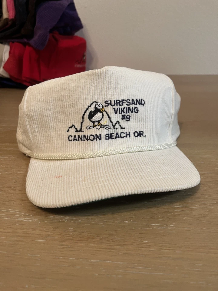 Chapéu de veludo branco vintage Surfs and Viking #9 Cannon Beach OU   - Imagem 1 de 4