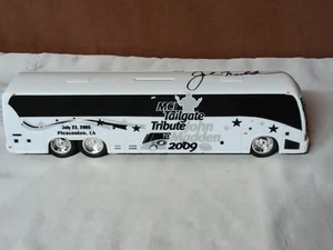 MCI Tailgate Tribute To John Madden handsigniert Tour Bus Bank 23. Juli 2009 - Bild 1 von 9