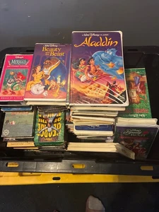 Aladdin (VHS, 1993) lion king the Aristocats beauty, and the beast Robin Hood  - Picture 1 of 24