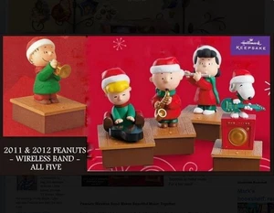 Nuevas Etiquetas HALLMARK 2011 Peanuts Navidad Banda Inalámbrica Juego De 5 Incl. Linus raro - Imagen 1 de 2