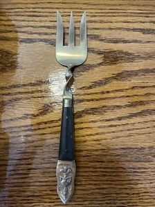 Tenedor de servicio vintage de 9". Vajilla tradicional Tailandia, tenedor de carne pastelería servidor - Imagen 1 de 3