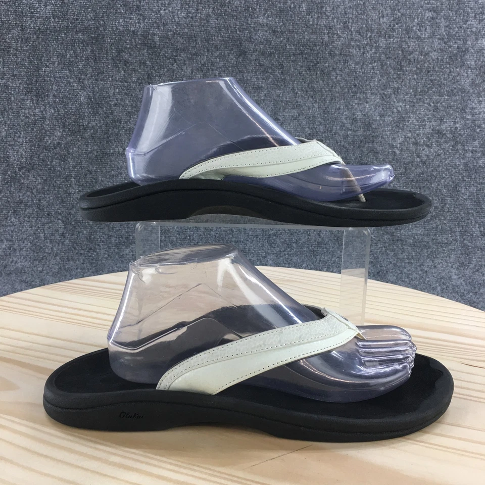 Sandálias femininas OluKai 11Ohana Koa chinelo preto branco 20110-4R40 - Imagem 1 de 4