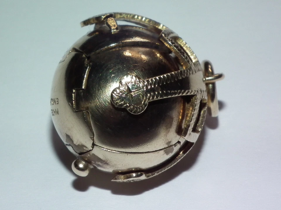 Superb Large 12g Vintage English 9ct Gold Freemasons Masonic Ball Cross Pendant - Image 1 of 4