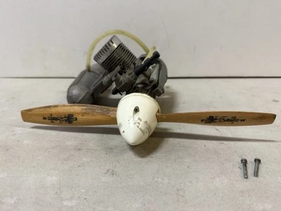 Magnum GPA 40 RC Glow Nitro Engine with Muffler & Propeller & Carburetor - Image 1 of 4