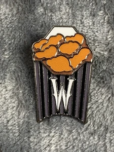 Wendy’s Wednesdays Adam's Drive Thru Pop Up Chicken Nugget Pin Exclusive - Bild 1 von 2