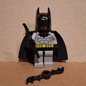 LEGO Batman gray suit bat001 2006 Set 7780 w/ batarang and batwing - Picture 1 of 3