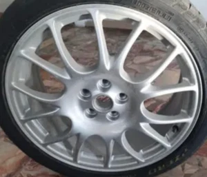 Cerchione anteriore Ferrari originale BBS da 19'' utilizzato come arredamento - Foto 1 di 2