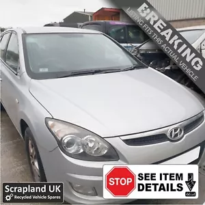 HYUNDAI i30 Mk1 Pre-facelift 2006-2009 1.4 'Comfort' plateado 4 puertas 108 HP Fusex4 - Imagen 1 de 4