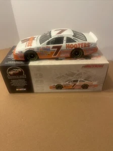 Alan Kulwicki 1993 #7 Hooters Thunderbird Action Historical Series - Picture 1 of 11