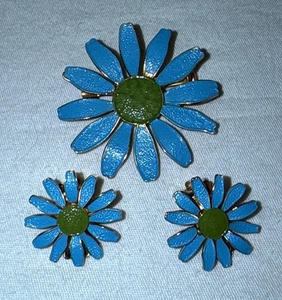 Vintage Retro Mod 60's Blue & Green Enamel Flower Pin and Clip-on Earring Set - Picture 1 of 15