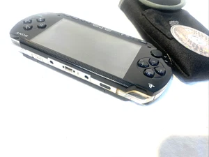 Console Sony PSP-1001 per ricambi/riparazione no cavo alimentazione VENDUTA COSÌ COM'È custodia gioco - Foto 1 di 14