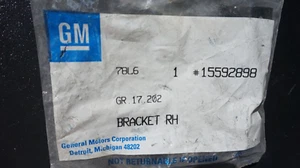 1991-94 Chevrolet GMC Oldsmobile GM Torque Rod Retainer Bracket RH 15592898 OEM - Picture 1 of 2