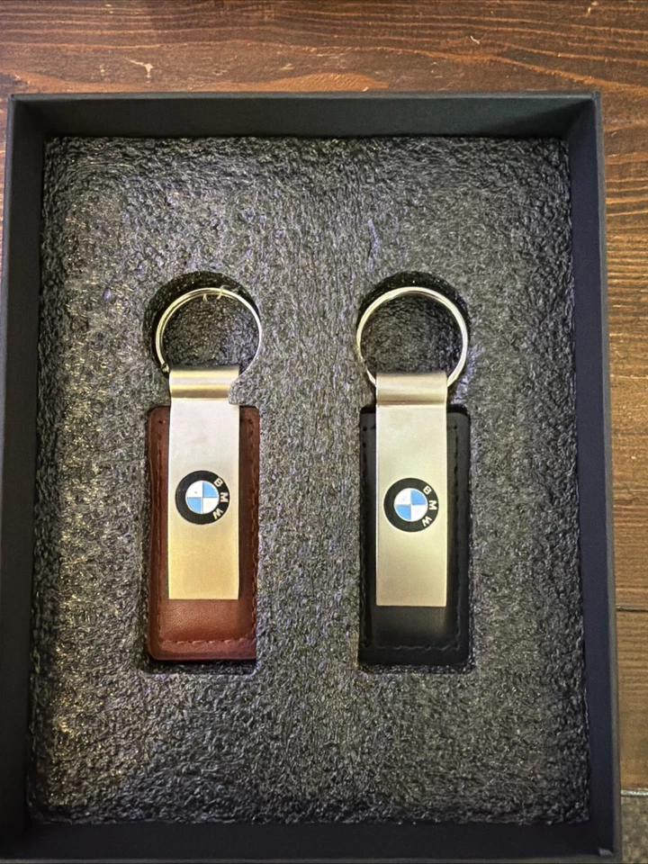 Llavero BMW marrón y negro cuero genuino llave Hendrick BMW Northlake Foto 1 de 4