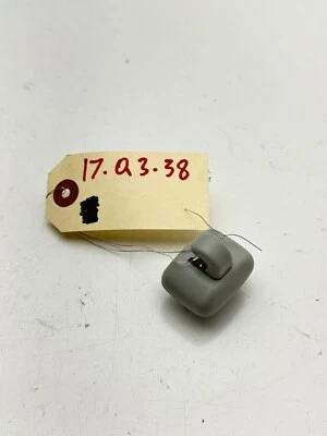 2015 2016 2017 2018 AUDI Q3 clipe para quebra sol prata cristal 8u0857562A fabricante de equipamento original - Imagem 1 de 4