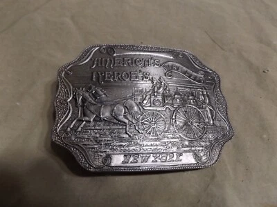Hebilla de cinturón de peltre cepillado de colección AMERICA'S HEROES FIRE DEPT NEW YORK Foto 1 de 4