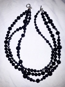 Vintage Black Glass 3 Strand Beaded Necklace - Bild 1 von 1