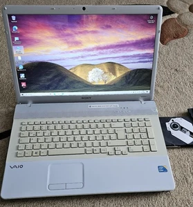 Laptop Sony 17,3 Zoll/ Neu SSD/ Windows 10 - Bild 1 von 19