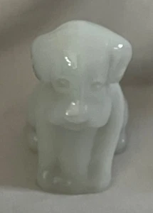 Vintage Boyd Snow White Pooche Slag Glass Dog 3 1/4” Free Ship - Picture 1 of 6
