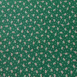 Tela de algodón Kelly verde rojo blanco pequeña mariposa acolchado costura 64” L 58” W - Imagen 1 de 8
